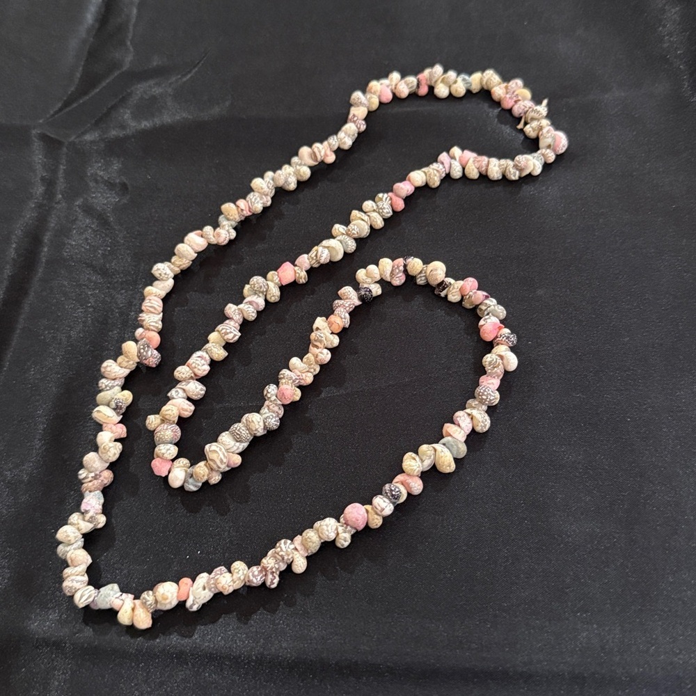 Vintage Hawaiian Petite conch shell necklace 30”